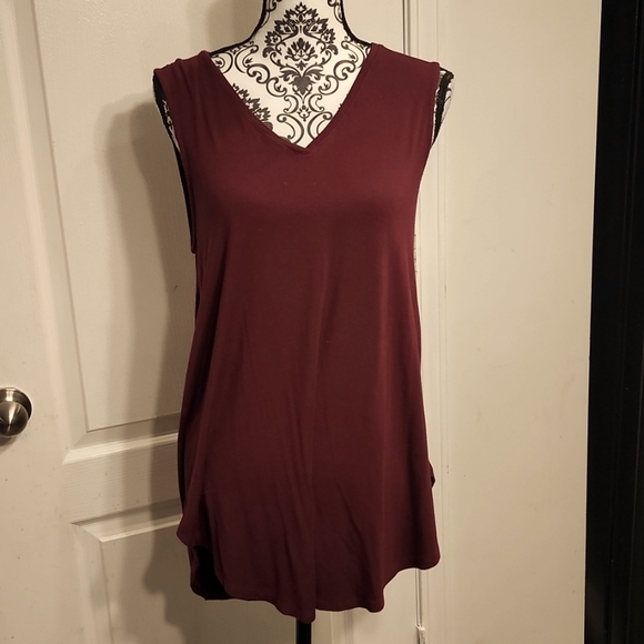 APT.9 V-Neck Droptail Tank - Picture 1 of 5